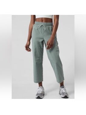 Athleta Trekkie Straight Crop Pants size 10